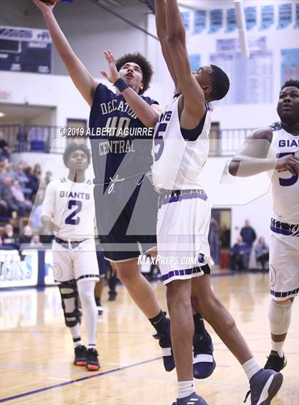 Thumbnail 2 in Decatur Central vs. Ben Davis (IHSAA 4A 3rd Round Playoff) photogallery.