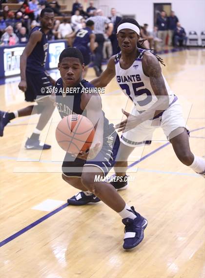 Thumbnail 2 in Decatur Central vs. Ben Davis (IHSAA 4A 3rd Round Playoff) photogallery.