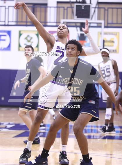 Thumbnail 3 in Decatur Central vs. Ben Davis (IHSAA 4A 3rd Round Playoff) photogallery.