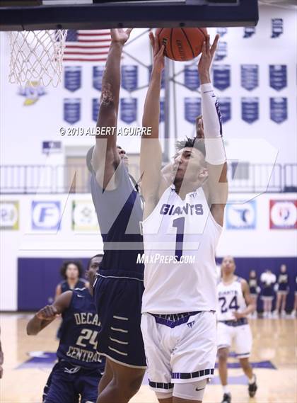 Thumbnail 2 in Decatur Central vs. Ben Davis (IHSAA 4A 3rd Round Playoff) photogallery.