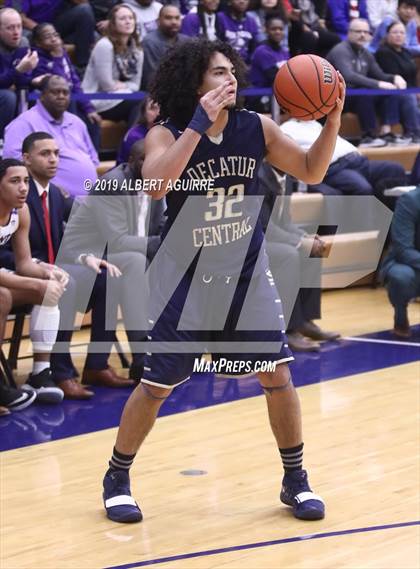 Thumbnail 2 in Decatur Central vs. Ben Davis (IHSAA 4A 3rd Round Playoff) photogallery.