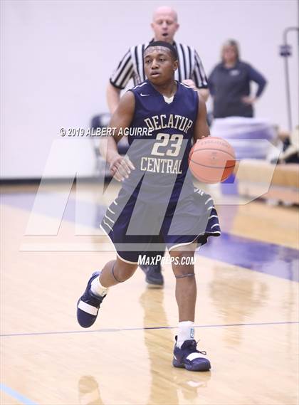 Thumbnail 2 in Decatur Central vs. Ben Davis (IHSAA 4A 3rd Round Playoff) photogallery.