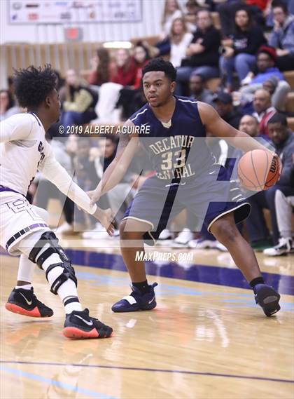 Thumbnail 1 in Decatur Central vs. Ben Davis (IHSAA 4A 3rd Round Playoff) photogallery.