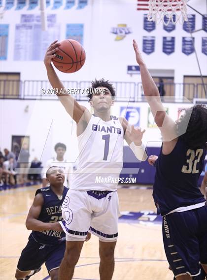 Thumbnail 1 in Decatur Central vs. Ben Davis (IHSAA 4A 3rd Round Playoff) photogallery.