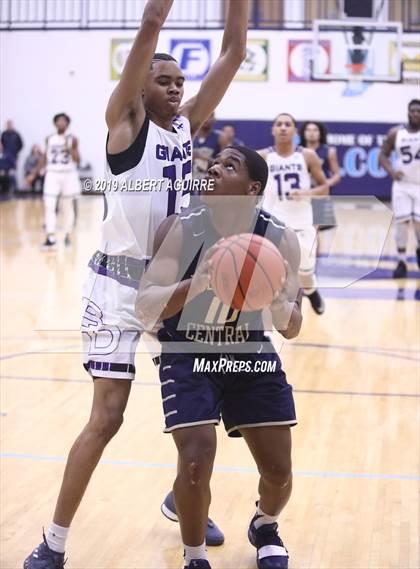 Thumbnail 1 in Decatur Central vs. Ben Davis (IHSAA 4A 3rd Round Playoff) photogallery.