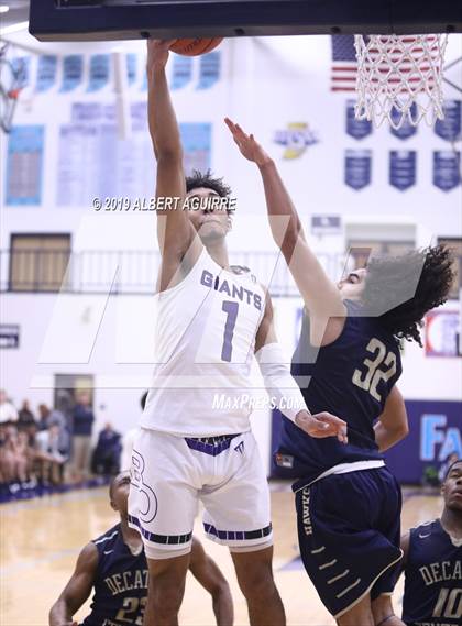 Thumbnail 2 in Decatur Central vs. Ben Davis (IHSAA 4A 3rd Round Playoff) photogallery.