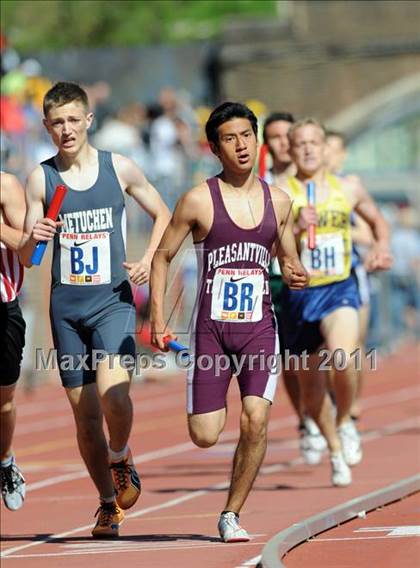 Thumbnail 2 in 117th Penn Relays (Boys Small School 4x800m Event 303) photogallery.