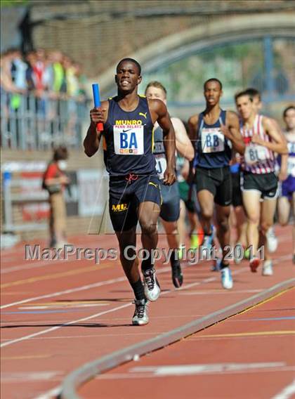 Thumbnail 2 in 117th Penn Relays (Boys Small School 4x800m Event 303) photogallery.