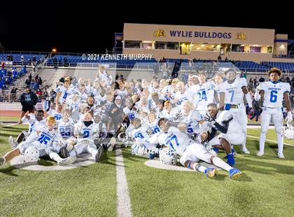 Thumbnail 1 in Midlothian vs Coronado (UIL 5A D1 Area Playoff)  photogallery.