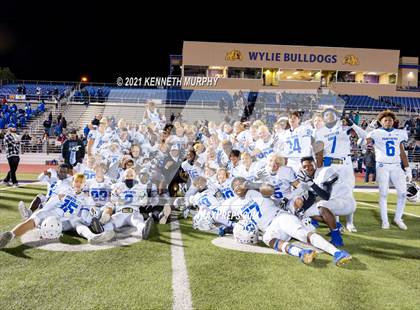Thumbnail 2 in Midlothian vs Coronado (UIL 5A D1 Area Playoff)  photogallery.