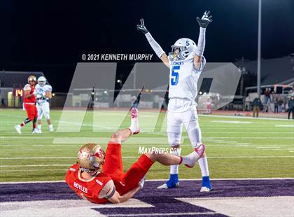 Thumbnail 2 in Midlothian vs Coronado (UIL 5A D1 Area Playoff)  photogallery.
