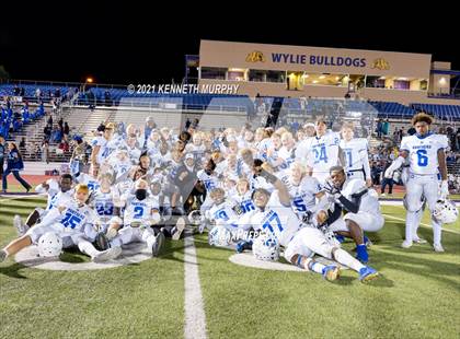 Thumbnail 2 in Midlothian vs Coronado (UIL 5A D1 Area Playoff)  photogallery.