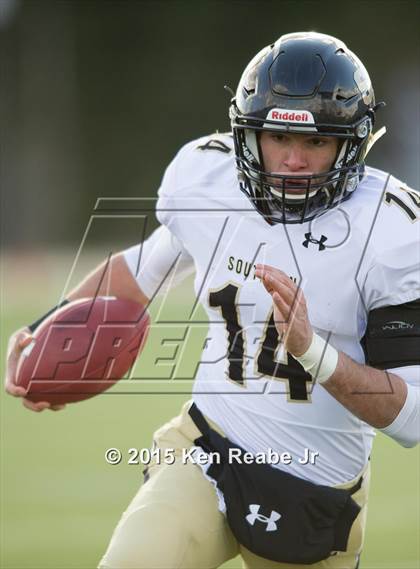 Thumbnail 3 in Aliquippa vs. Southern Columbia Area (PIAA Class AA Final) photogallery.