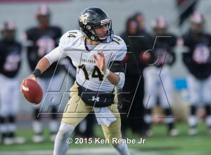 Thumbnail 2 in Aliquippa vs. Southern Columbia Area (PIAA Class AA Final) photogallery.