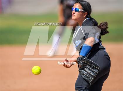 Thumbnail 2 in Pacifica vs. La Habra photogallery.