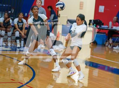 Thumbnail 2 in Lake Highlands vs. Plano East photogallery.