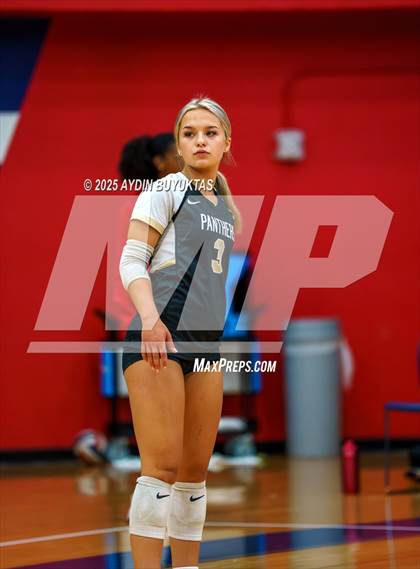 Thumbnail 2 in Lake Highlands vs. Plano East photogallery.