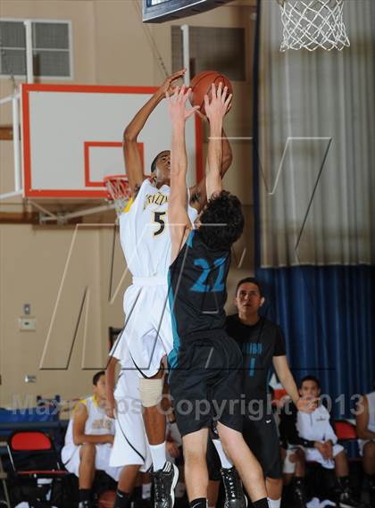 Thumbnail 2 in Godinez vs. Malibu (MaxPreps Holiday Classic) photogallery.