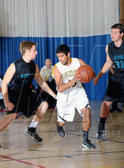 Thumbnail 3 in Godinez vs. Malibu (MaxPreps Holiday Classic) photogallery.