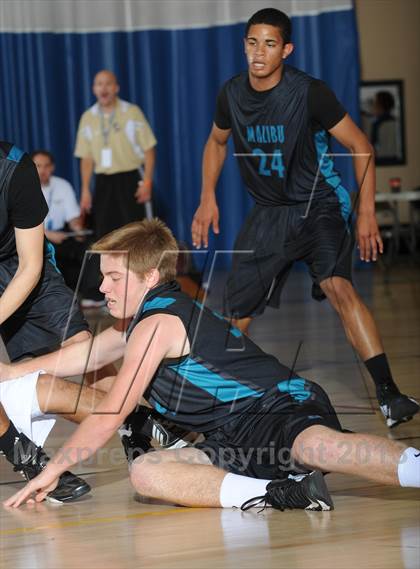 Thumbnail 1 in Godinez vs. Malibu (MaxPreps Holiday Classic) photogallery.