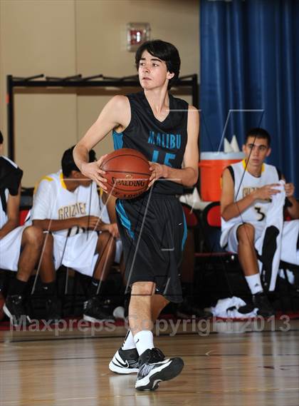 Thumbnail 2 in Godinez vs. Malibu (MaxPreps Holiday Classic) photogallery.