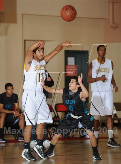 Thumbnail 1 in Godinez vs. Malibu (MaxPreps Holiday Classic) photogallery.