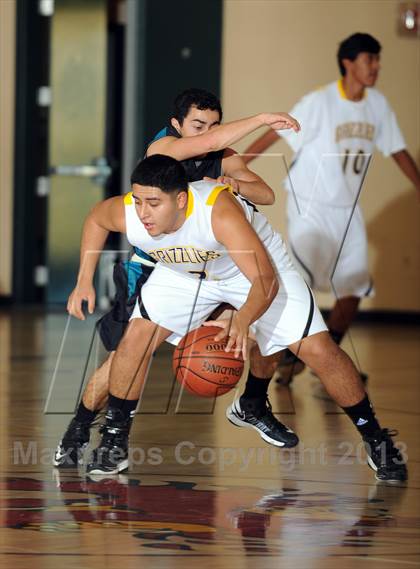 Thumbnail 1 in Godinez vs. Malibu (MaxPreps Holiday Classic) photogallery.