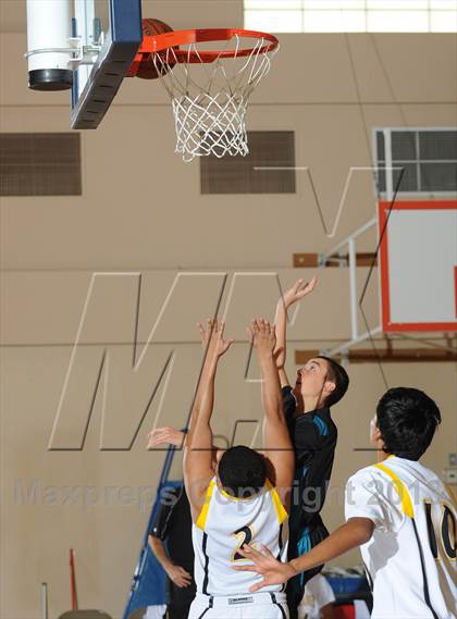 Thumbnail 2 in Godinez vs. Malibu (MaxPreps Holiday Classic) photogallery.