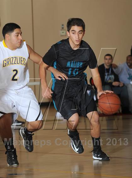 Thumbnail 1 in Godinez vs. Malibu (MaxPreps Holiday Classic) photogallery.