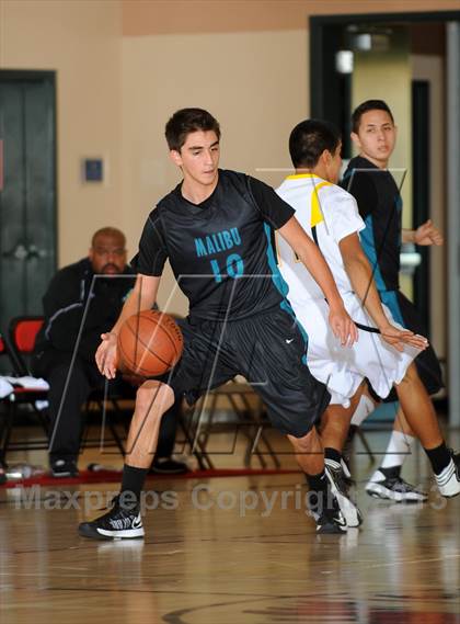 Thumbnail 3 in Godinez vs. Malibu (MaxPreps Holiday Classic) photogallery.