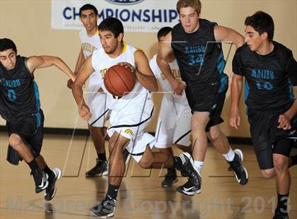 Thumbnail 2 in Godinez vs. Malibu (MaxPreps Holiday Classic) photogallery.