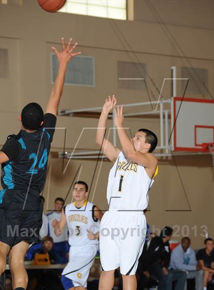 Thumbnail 2 in Godinez vs. Malibu (MaxPreps Holiday Classic) photogallery.