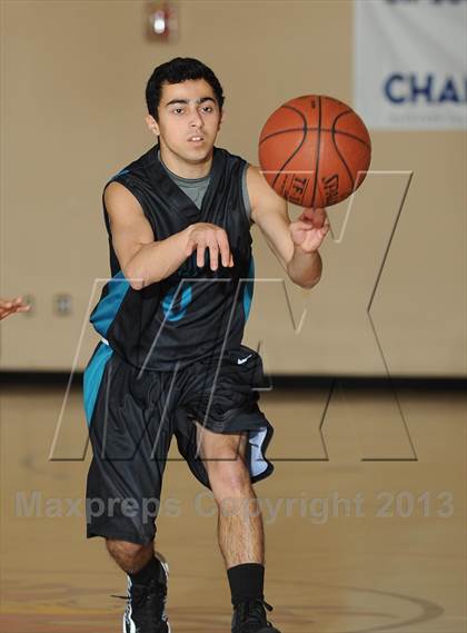 Thumbnail 2 in Godinez vs. Malibu (MaxPreps Holiday Classic) photogallery.