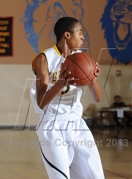 Thumbnail 2 in Godinez vs. Malibu (MaxPreps Holiday Classic) photogallery.