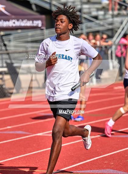 Thumbnail 2 in Northland Christian Relays (4x400M Mixed) photogallery.