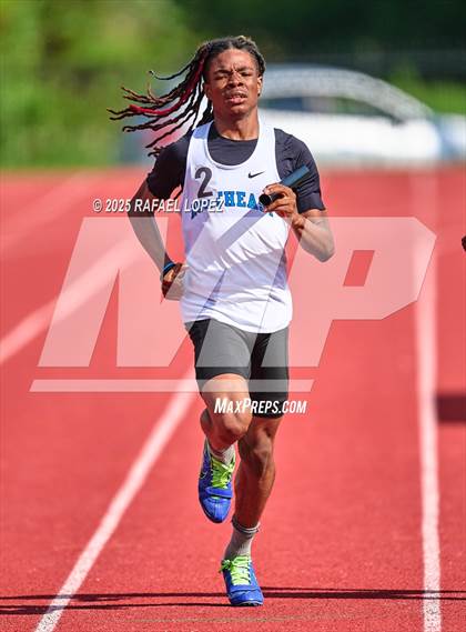 Thumbnail 2 in Northland Christian Relays (4x400M Mixed) photogallery.