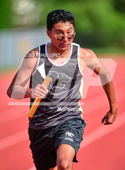 Thumbnail 1 in Northland Christian Relays (4x400M Mixed) photogallery.