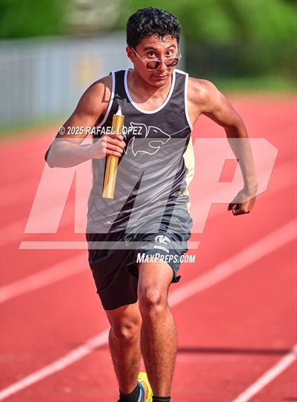 Thumbnail 1 in Northland Christian Relays (4x400M Mixed) photogallery.