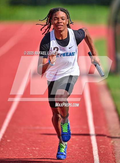 Thumbnail 3 in Northland Christian Relays (4x400M Mixed) photogallery.