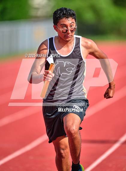 Thumbnail 3 in Northland Christian Relays (4x400M Mixed) photogallery.