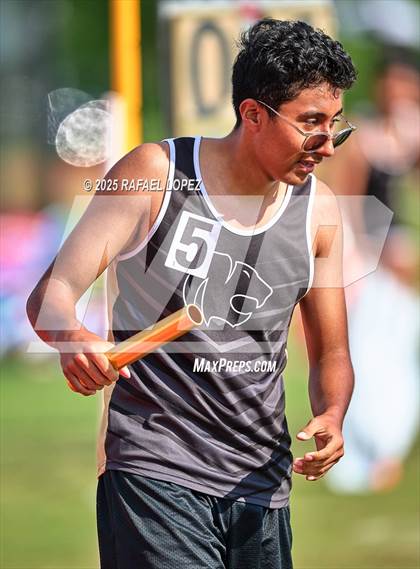 Thumbnail 1 in Northland Christian Relays (4x400M Mixed) photogallery.