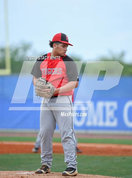 Thumbnail 1 in Palmetto vs. Leon (IMG National Classic) photogallery.