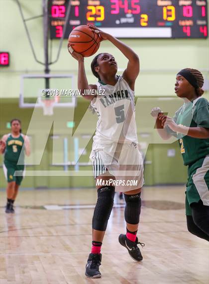 Thumbnail 1 in Jefferson vs. Gardena (CIF LACS D3 Final) photogallery.