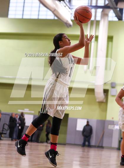 Thumbnail 2 in Jefferson vs. Gardena (CIF LACS D3 Final) photogallery.