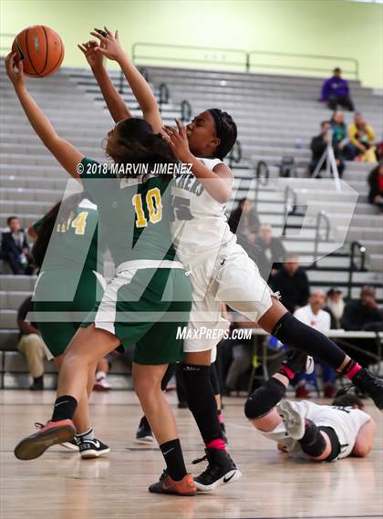 Thumbnail 2 in Jefferson vs. Gardena (CIF LACS D3 Final) photogallery.