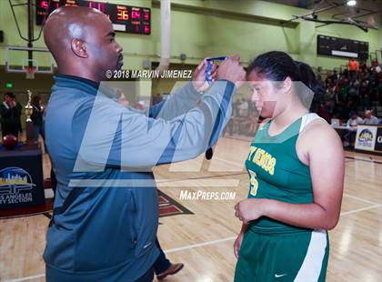 Thumbnail 1 in Jefferson vs. Gardena (CIF LACS D3 Final) photogallery.