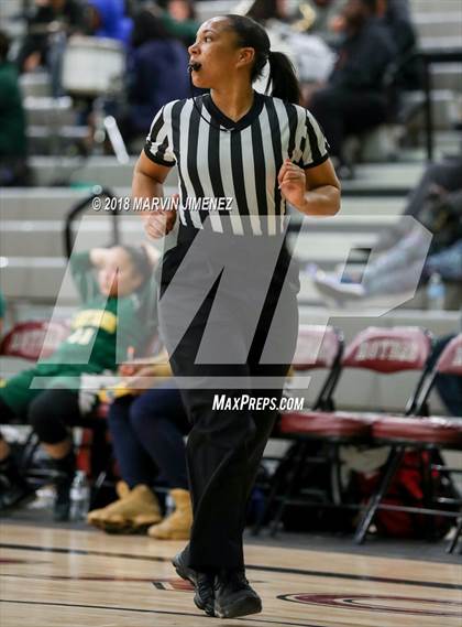 Thumbnail 1 in Jefferson vs. Gardena (CIF LACS D3 Final) photogallery.