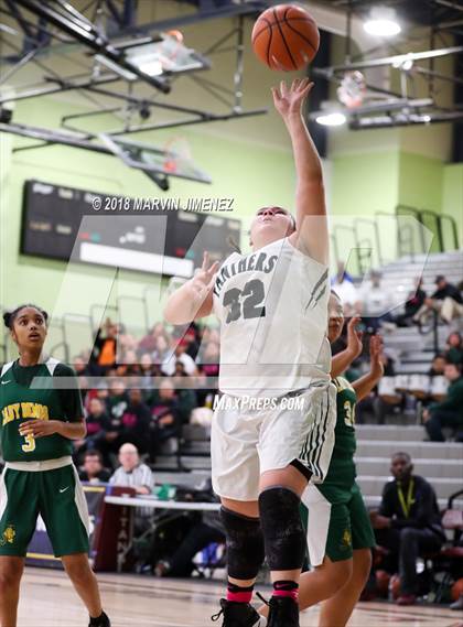 Thumbnail 2 in Jefferson vs. Gardena (CIF LACS D3 Final) photogallery.