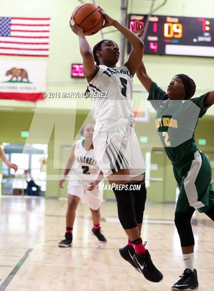 Thumbnail 2 in Jefferson vs. Gardena (CIF LACS D3 Final) photogallery.
