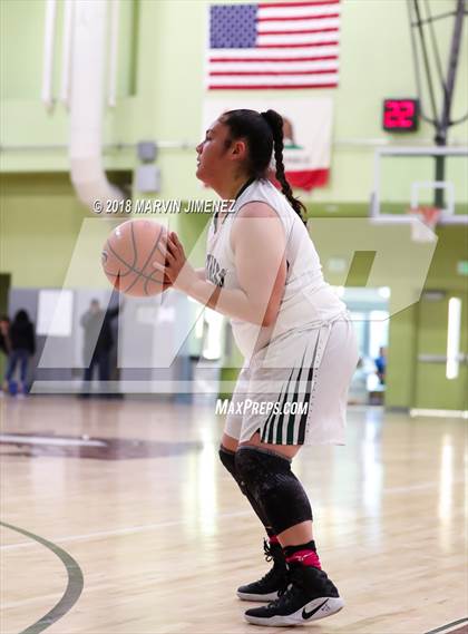 Thumbnail 2 in Jefferson vs. Gardena (CIF LACS D3 Final) photogallery.